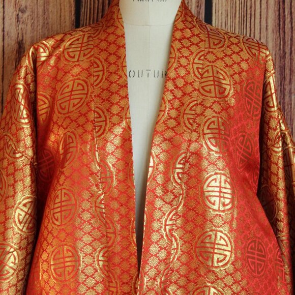 Vintage Man's Kimono, Short Haori in Orange and Gold with Asian Medallion Print, - Picture 3 of 10